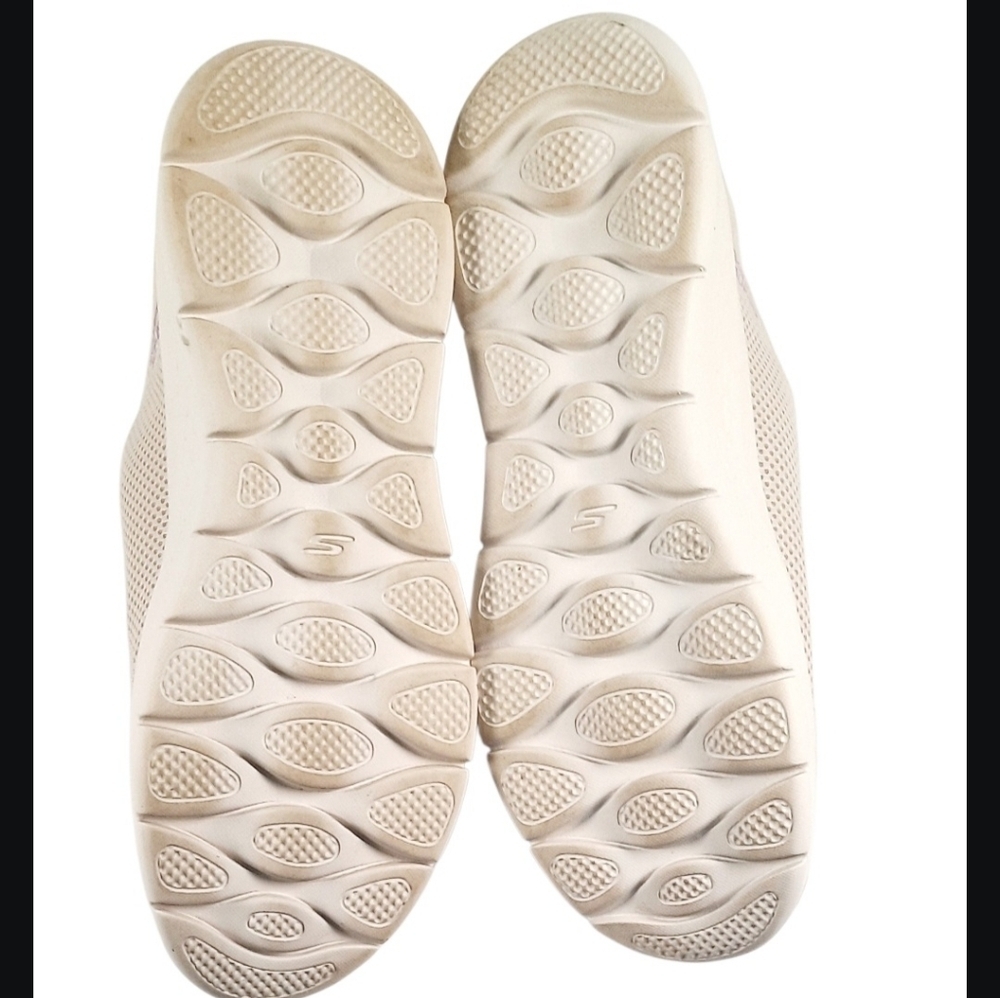 Skechers GOwalk Arch Fit walking shoes. light beige/ Womens Size 11 - Picture 5 of 5